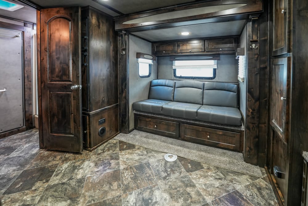 2026 LOGAN COACH SPORTS HAULER 14X14 S/O W/ WALL & 16′ GARAGE Toy