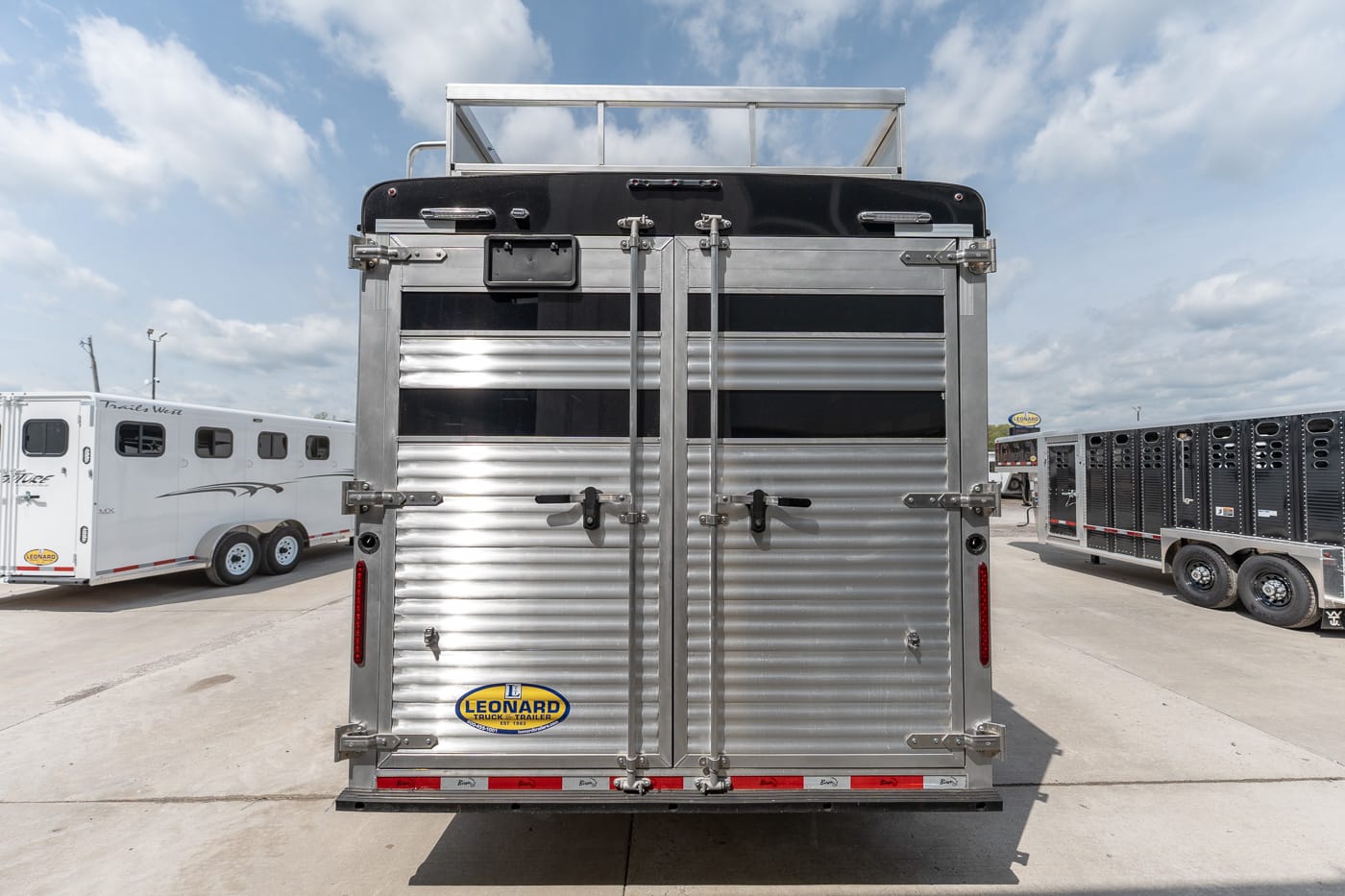 2026 BISON COACH TH81515.S Livestock Trailer For Sale – Leonard