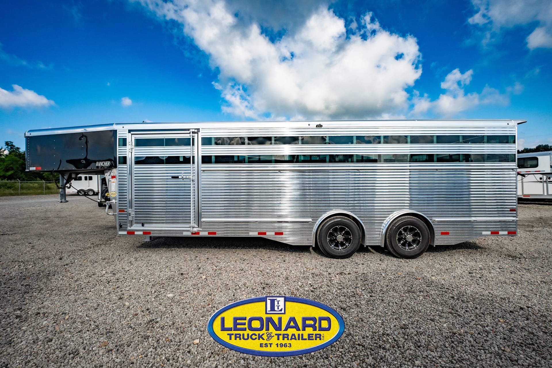 2024 NEW 24' SUNDOWNER RANCHER GOOSENECK STOCK TRAILER – 41907