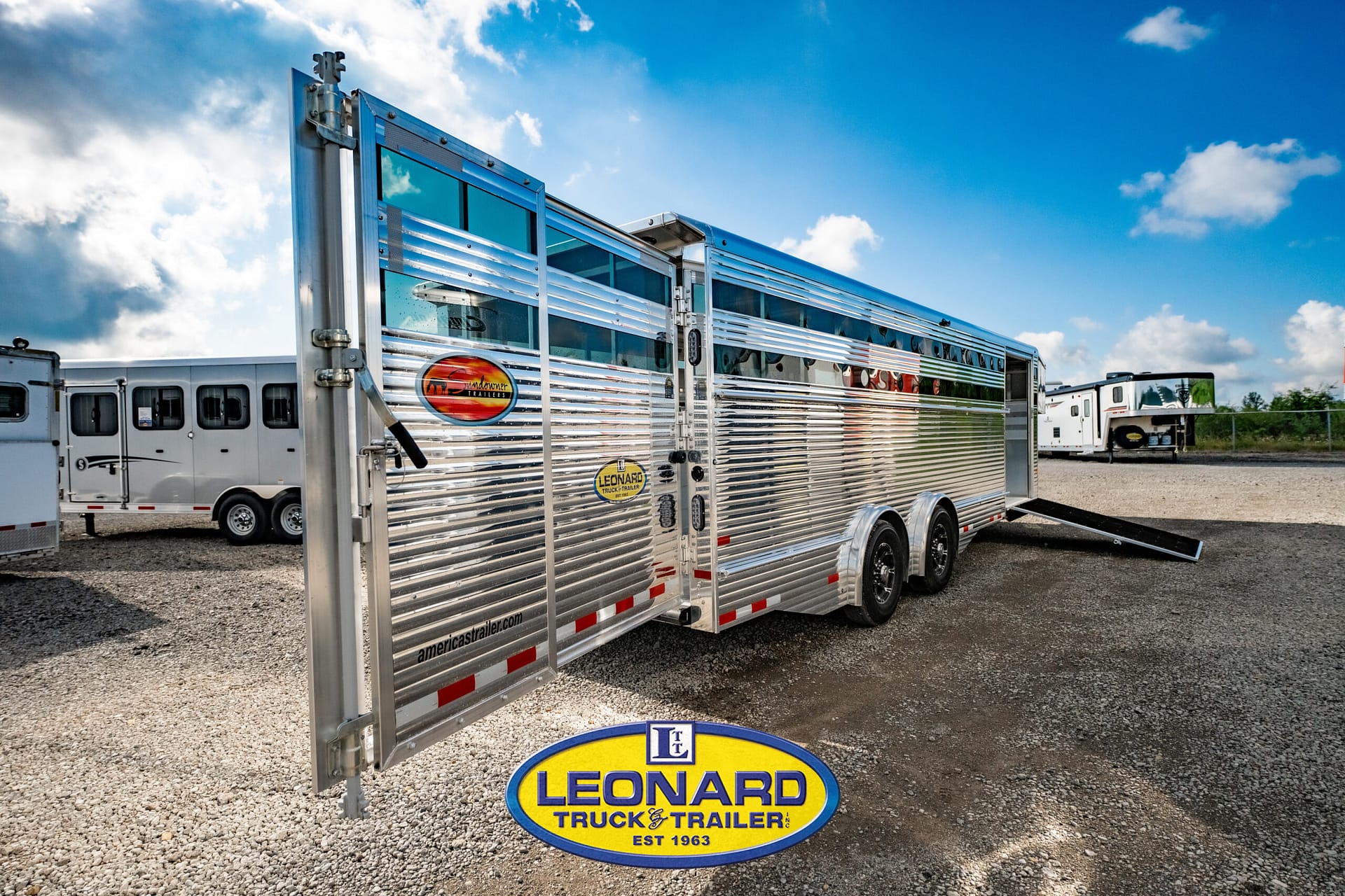 2024 NEW 24' SUNDOWNER RANCHER GOOSENECK STOCK TRAILER – 41907