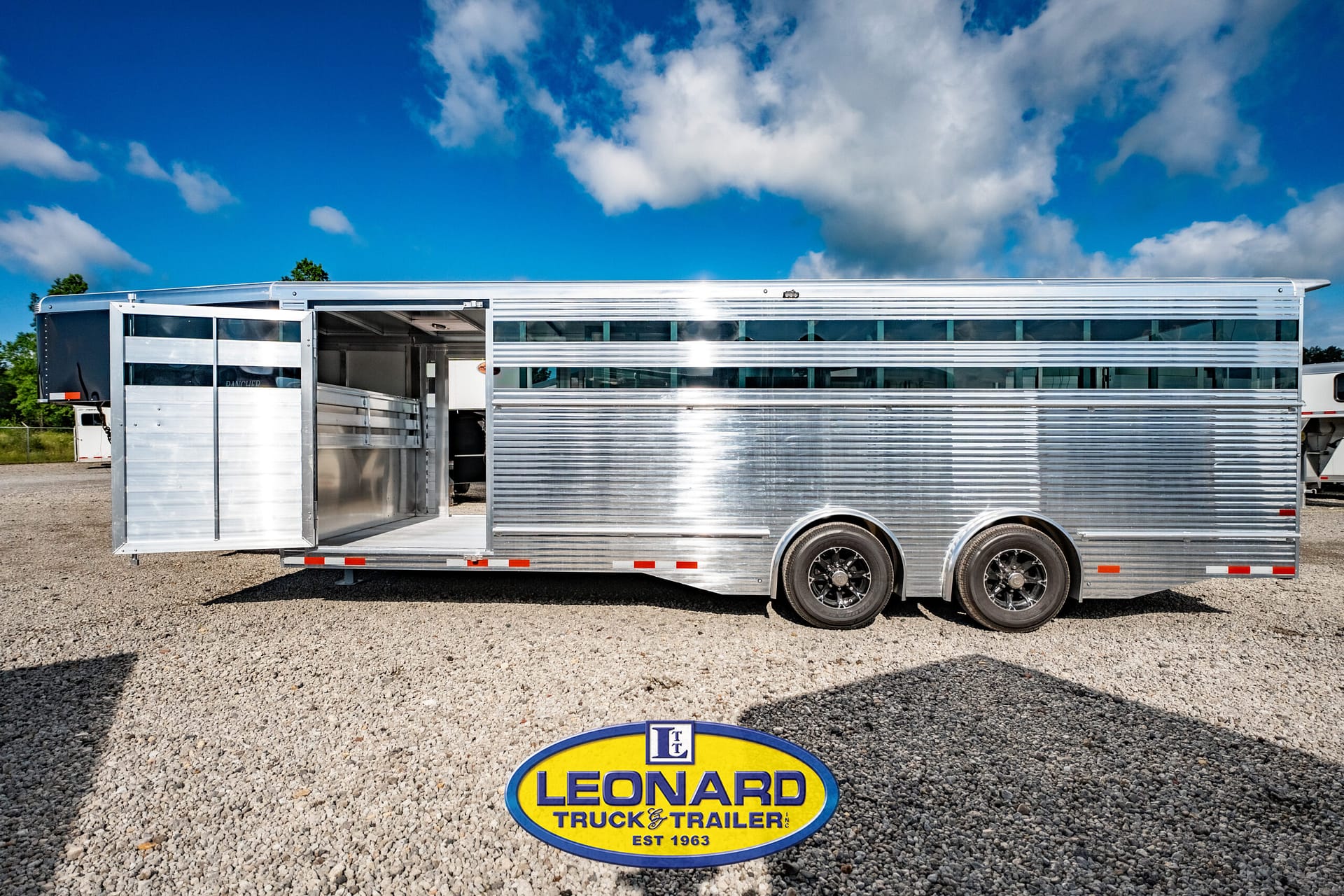 2024 NEW 24' SUNDOWNER RANCHER GOOSENECK STOCK TRAILER – 41907