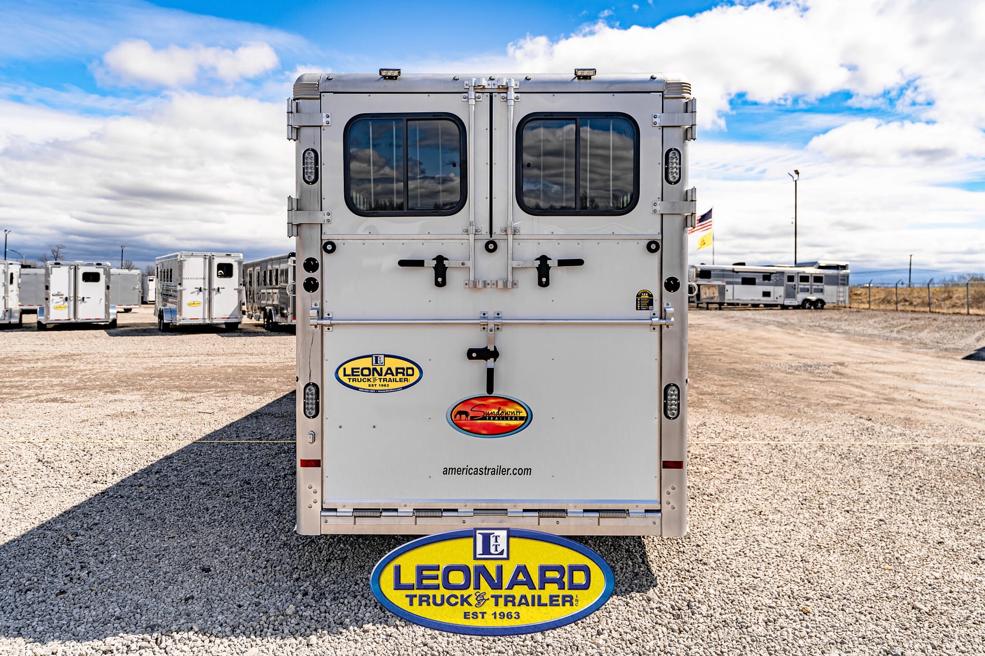 2024 New 3 Horse Sundowner Charter TRSE2+1 Gooseneck Horse Trailer – 42096