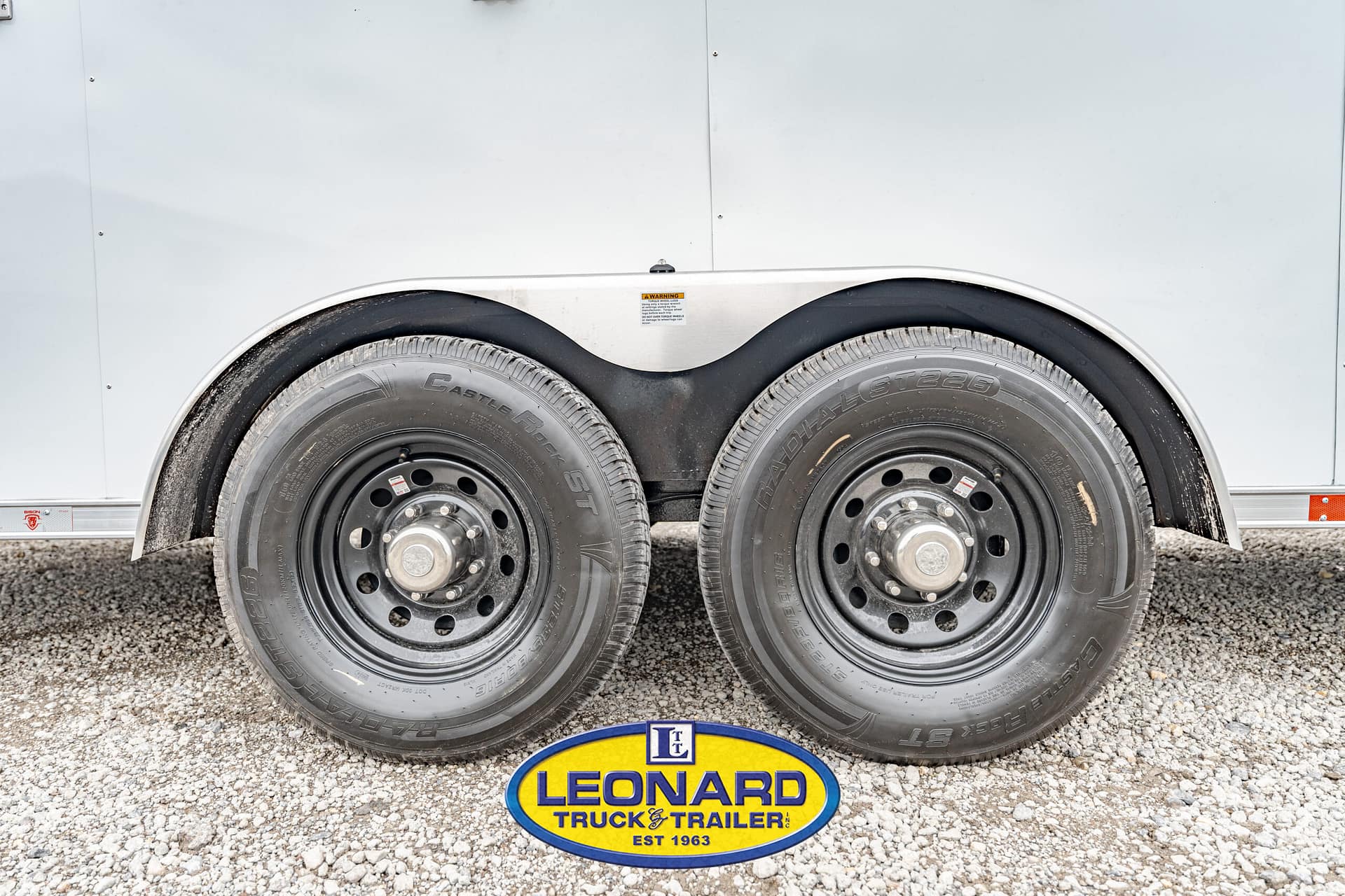 2025 4 HORSE SLANT LOAD BISON GOOSENECK WITH 10' LIVING QUARTERS HORSE TRAILER – 42379