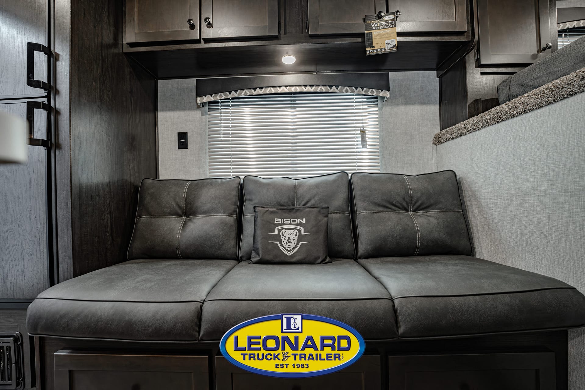 2025 4 HORSE SLANT LOAD BISON GOOSENECK WITH 10' LIVING QUARTERS HORSE TRAILER – 42379