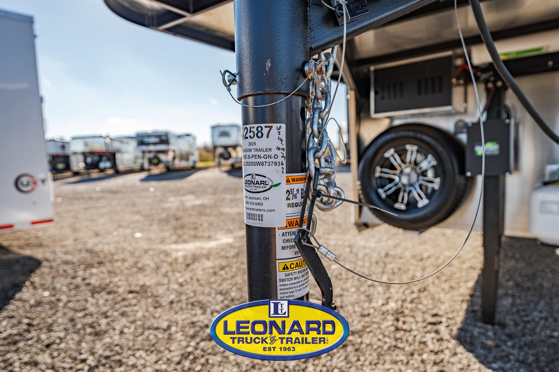 2025 New 37' Shadow 69290E-8 Pen Gooseneck Stock TrailerWith Living Quarters – 42587