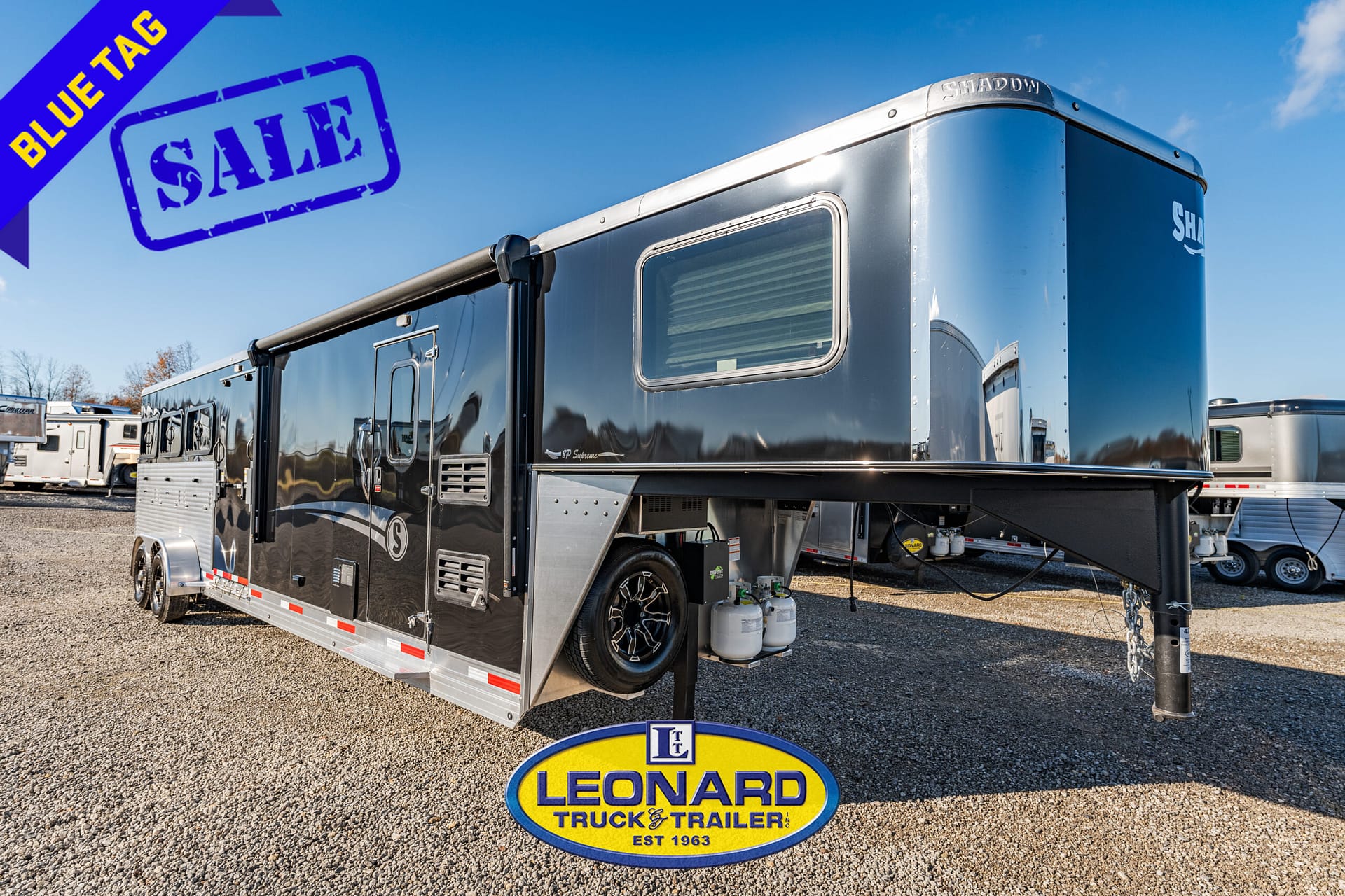 2025 New 37' Shadow 69290E-8 Pen Gooseneck Stock TrailerWith Living Quarters – 42587