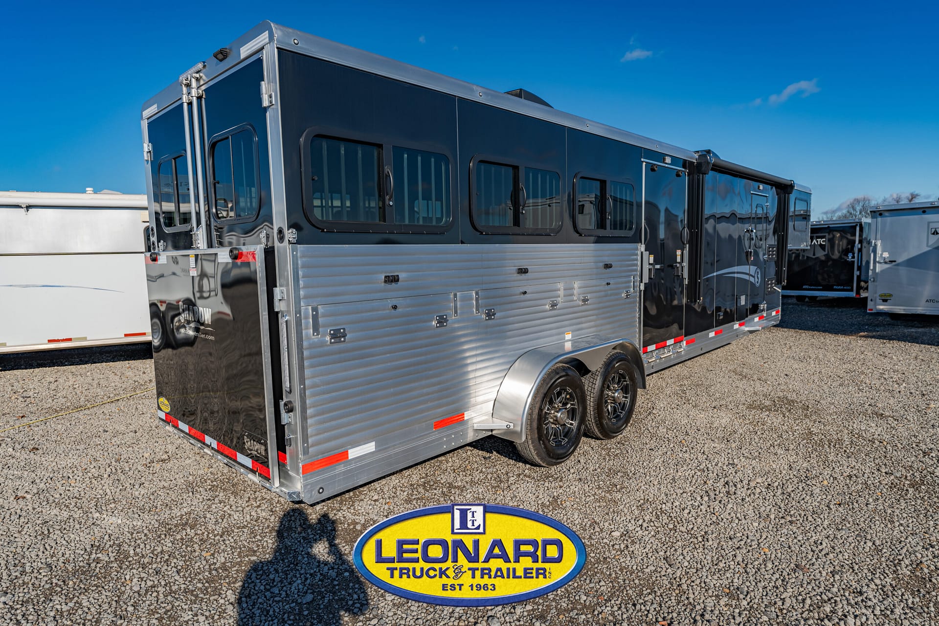 2025 New 37' Shadow 69290E-8 Pen Gooseneck Stock TrailerWith Living Quarters – 42587