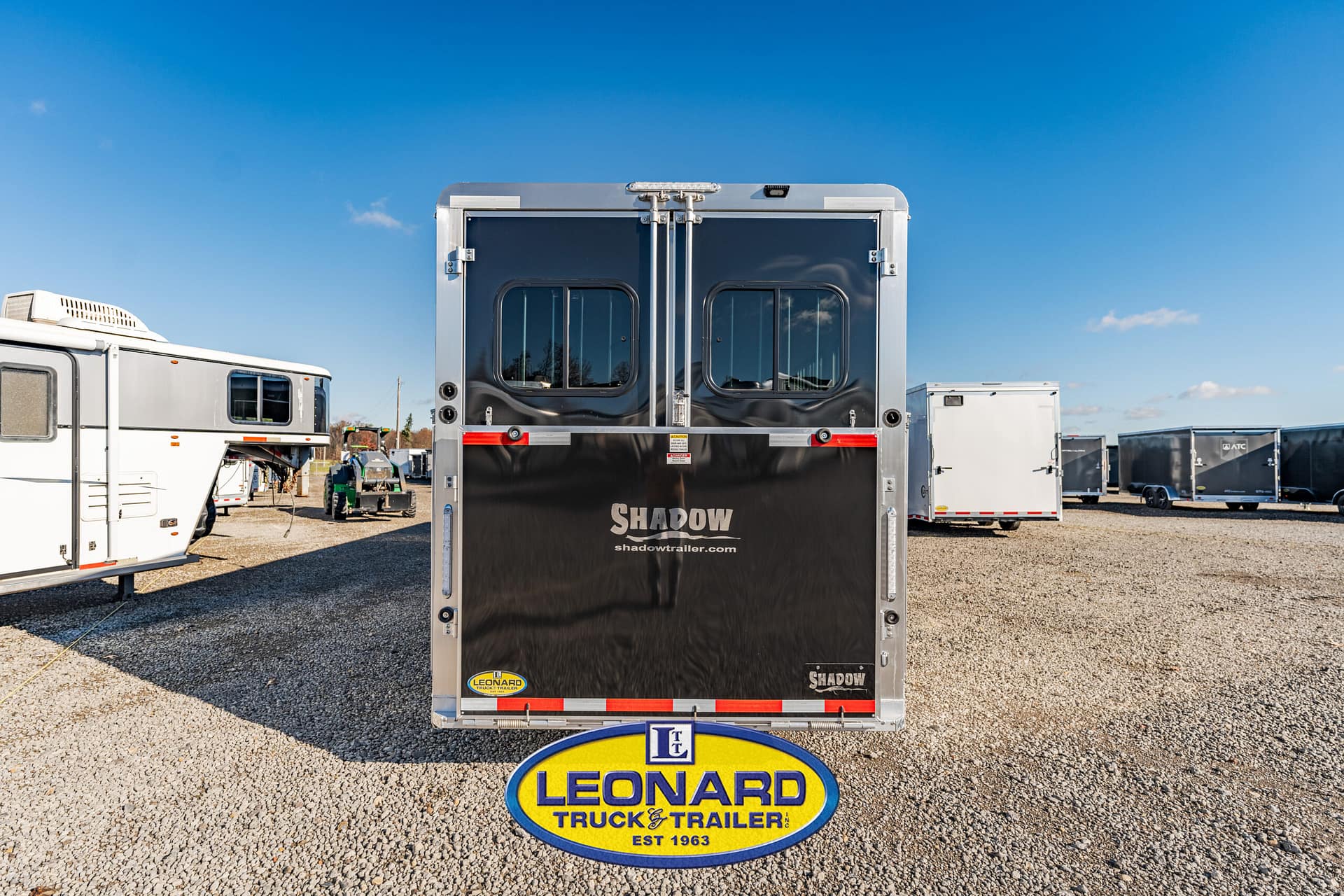 2025 New 37' Shadow 69290E-8 Pen Gooseneck Stock TrailerWith Living Quarters – 42587