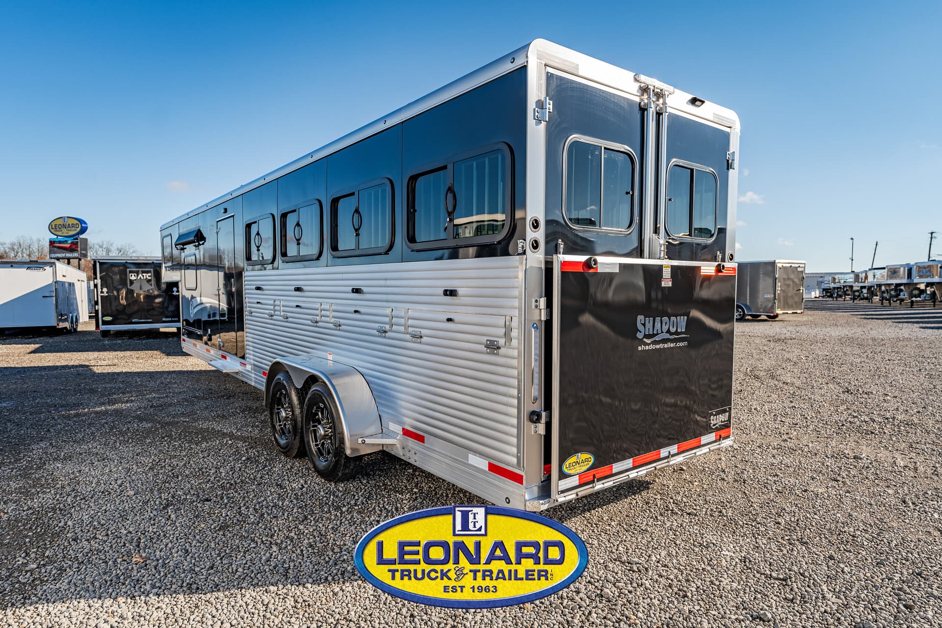 2025 New 37' Shadow 69290E-8 Pen Gooseneck Stock TrailerWith Living Quarters – 42587