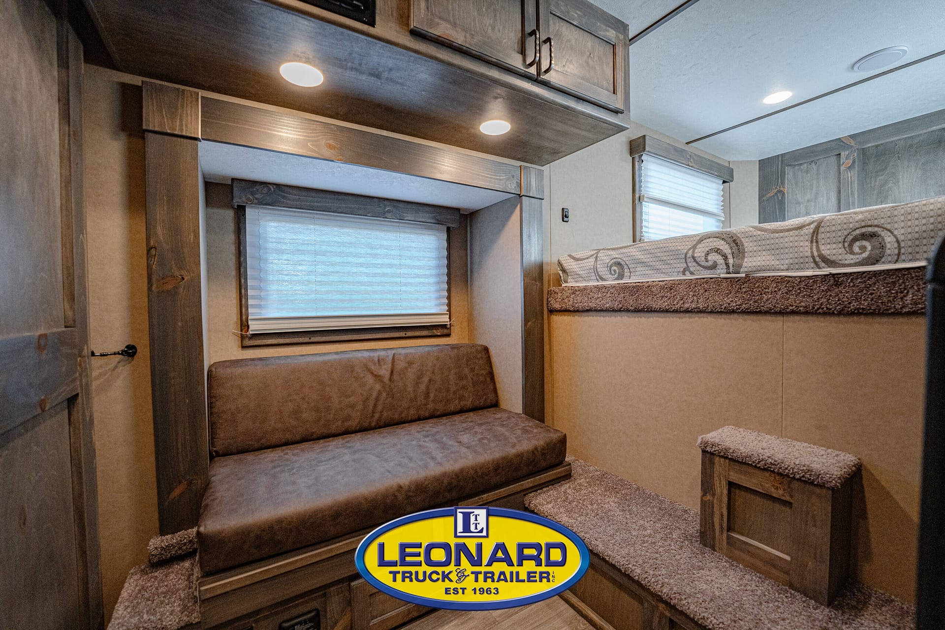 2025 New 37' Shadow 69290E-8 Pen Gooseneck Stock TrailerWith Living Quarters – 42587