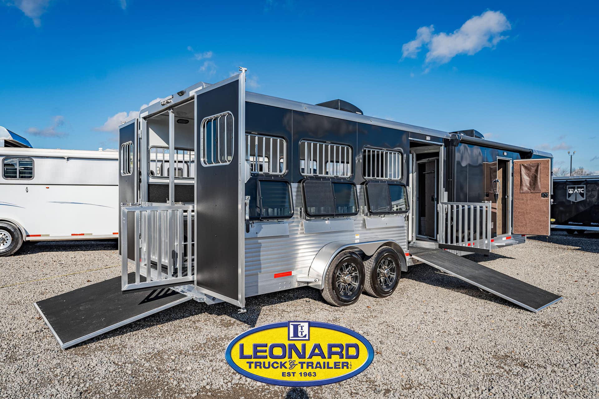 2025 New 37' Shadow 69290E-8 Pen Gooseneck Stock TrailerWith Living Quarters – 42587
