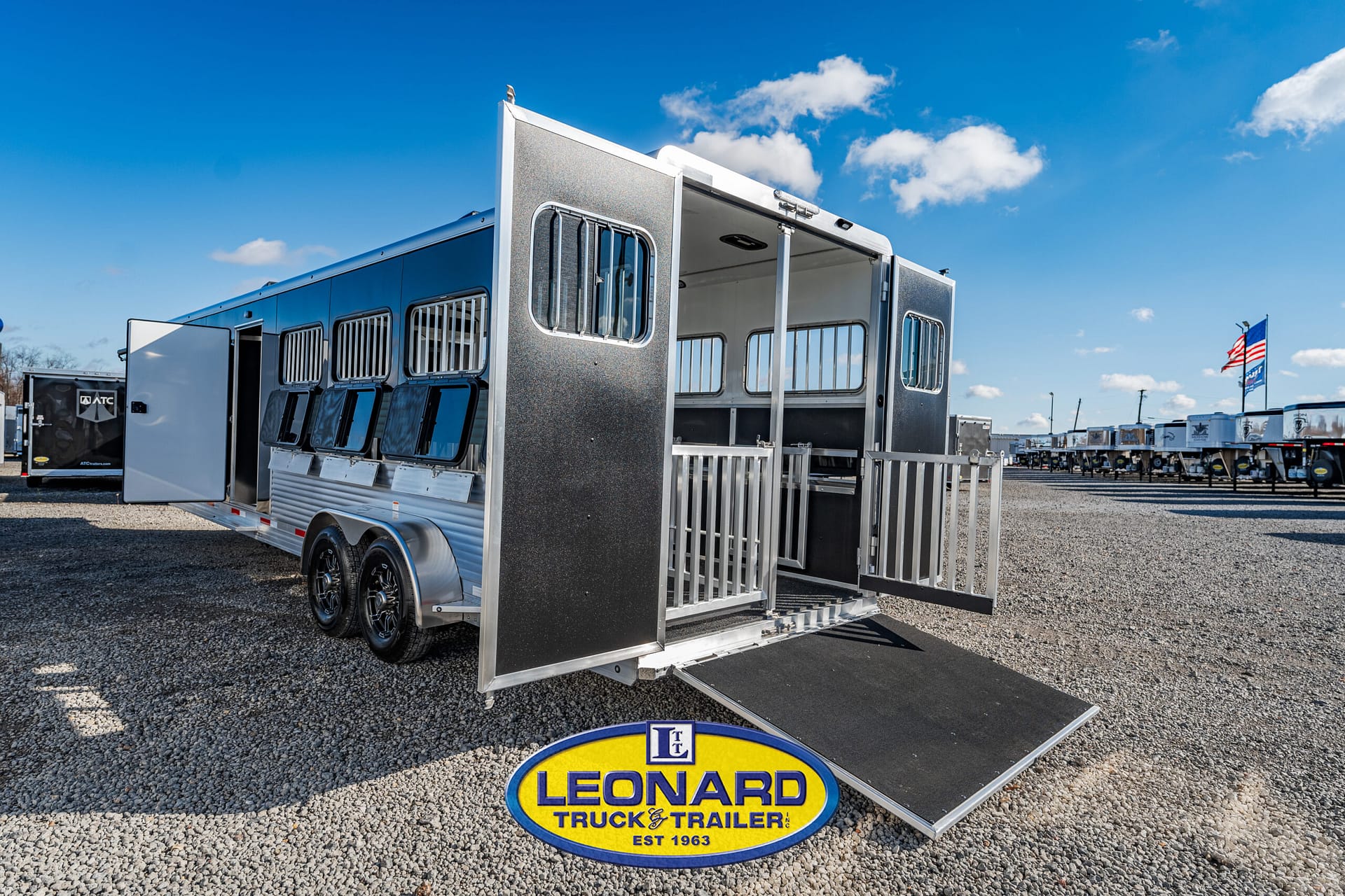 2025 New 37' Shadow 69290E-8 Pen Gooseneck Stock TrailerWith Living Quarters – 42587