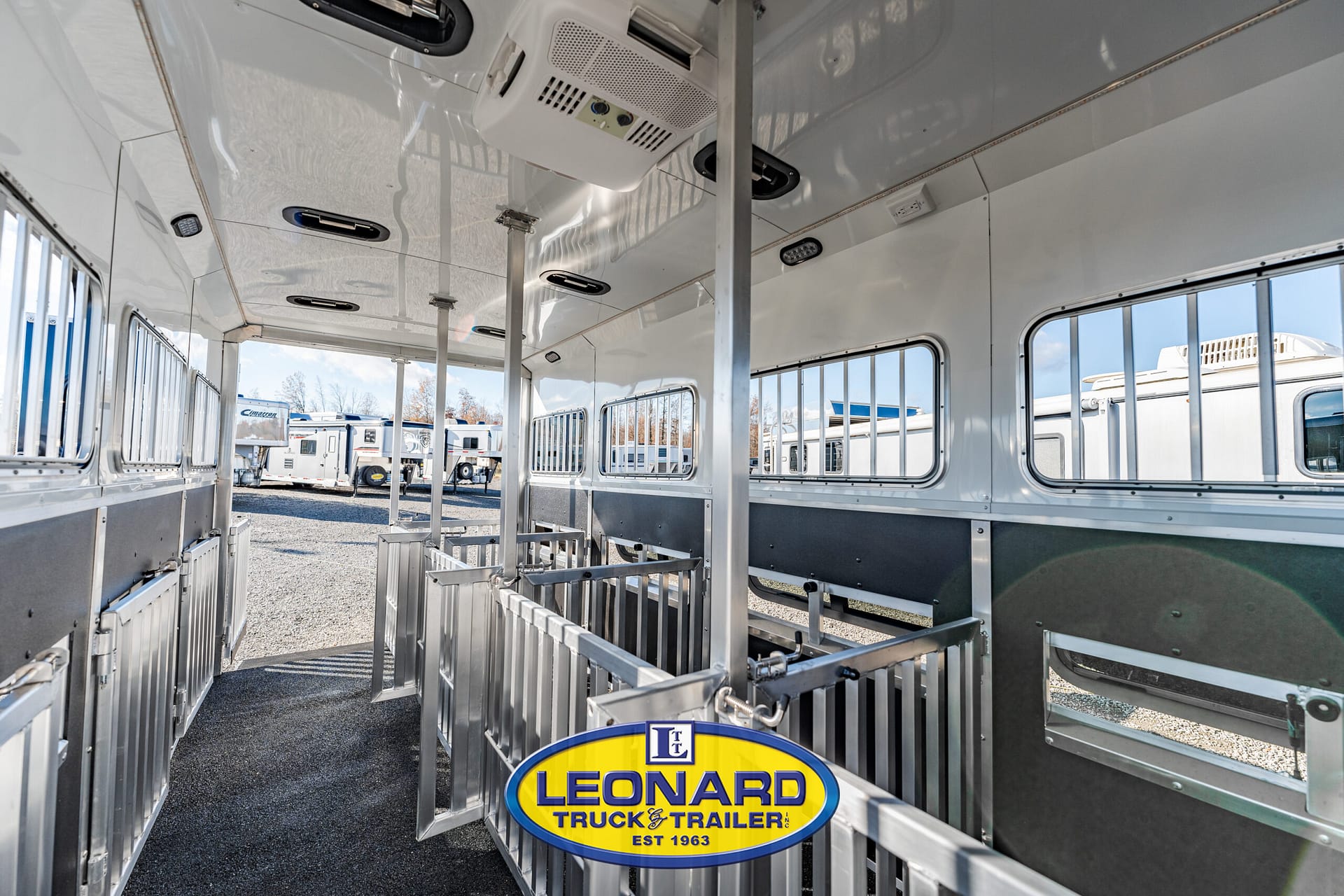 2025 New 37' Shadow 69290E-8 Pen Gooseneck Stock TrailerWith Living Quarters – 42587