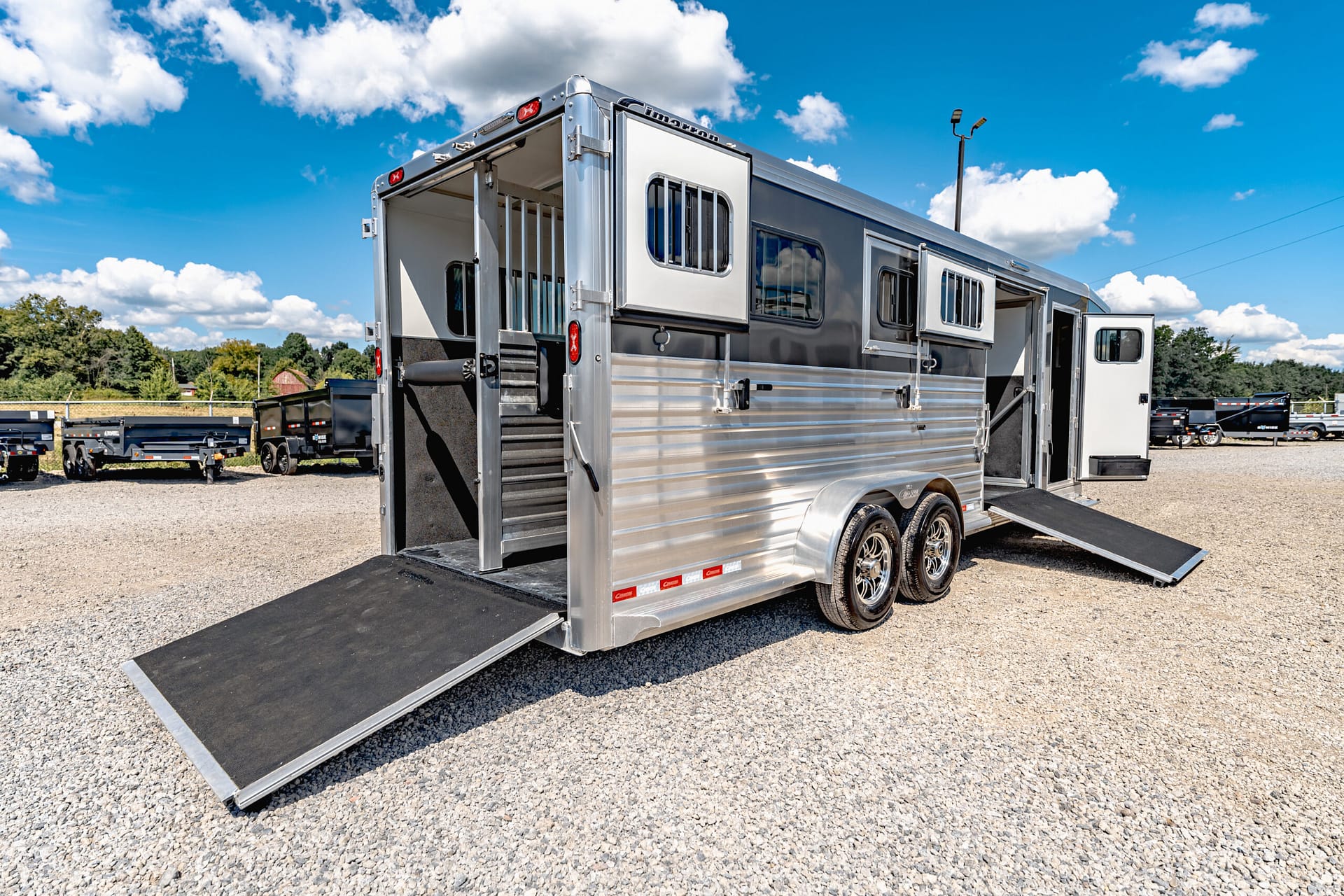 Winstream Trailers Silver Chaparral Horse Trailers Horse Trailers Auction Results 124