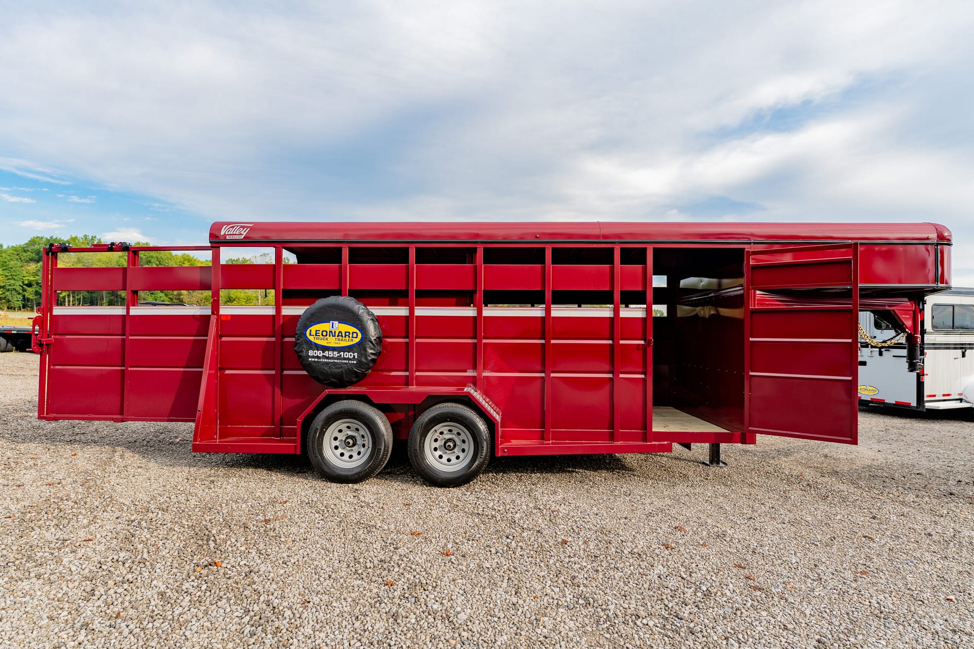 2026 VALLEY TRAILERS 76816 Livestock Trailer (SOLD) – Leonard