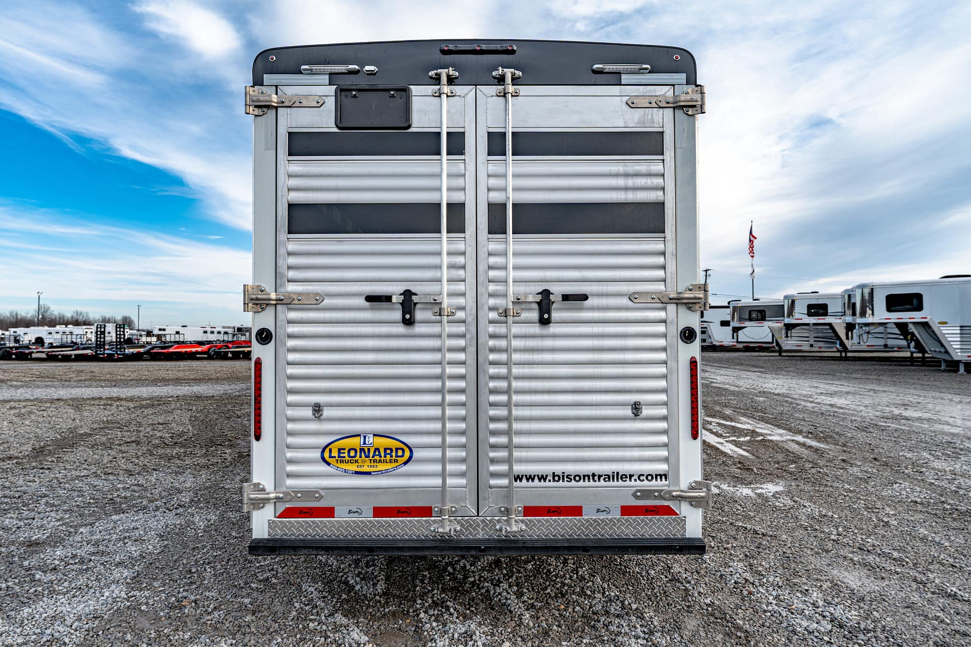 2026 BISON COACH TH71016 Livestock Trailer (SOLD) – Leonard Truck