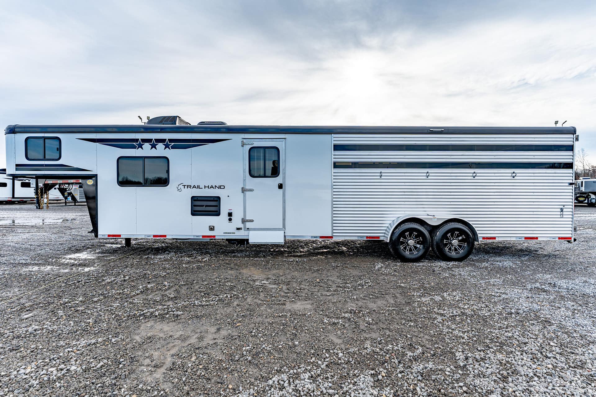 2026 BISON COACH TH71016 Livestock Trailer (SOLD) – Leonard Truck