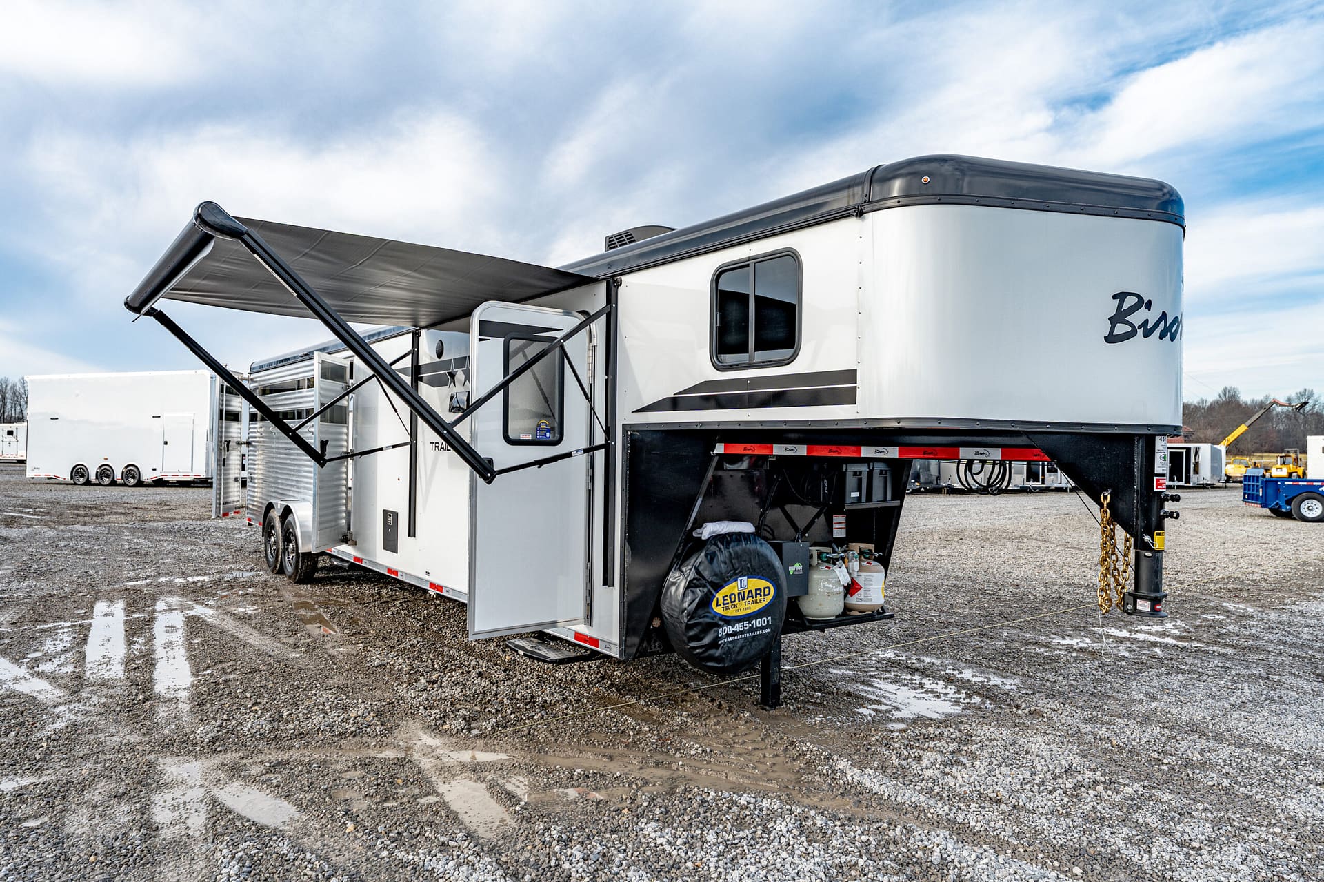 2026 BISON COACH TH71016 Livestock Trailer (SOLD) – Leonard Truck