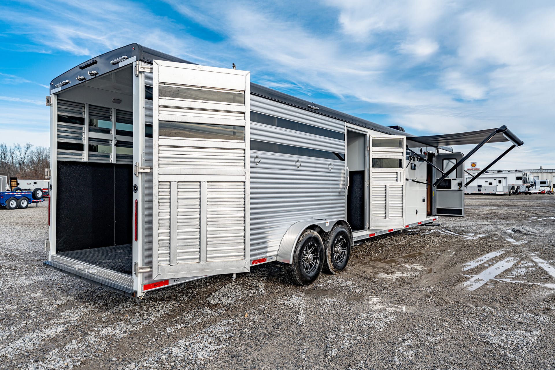 TURNPIKE LIVESTOCK TRAILER MAMMOTH ブリキ 2026 BISON COACH TH71016 Livestock Trailer (SOLD) – Leonard Truck