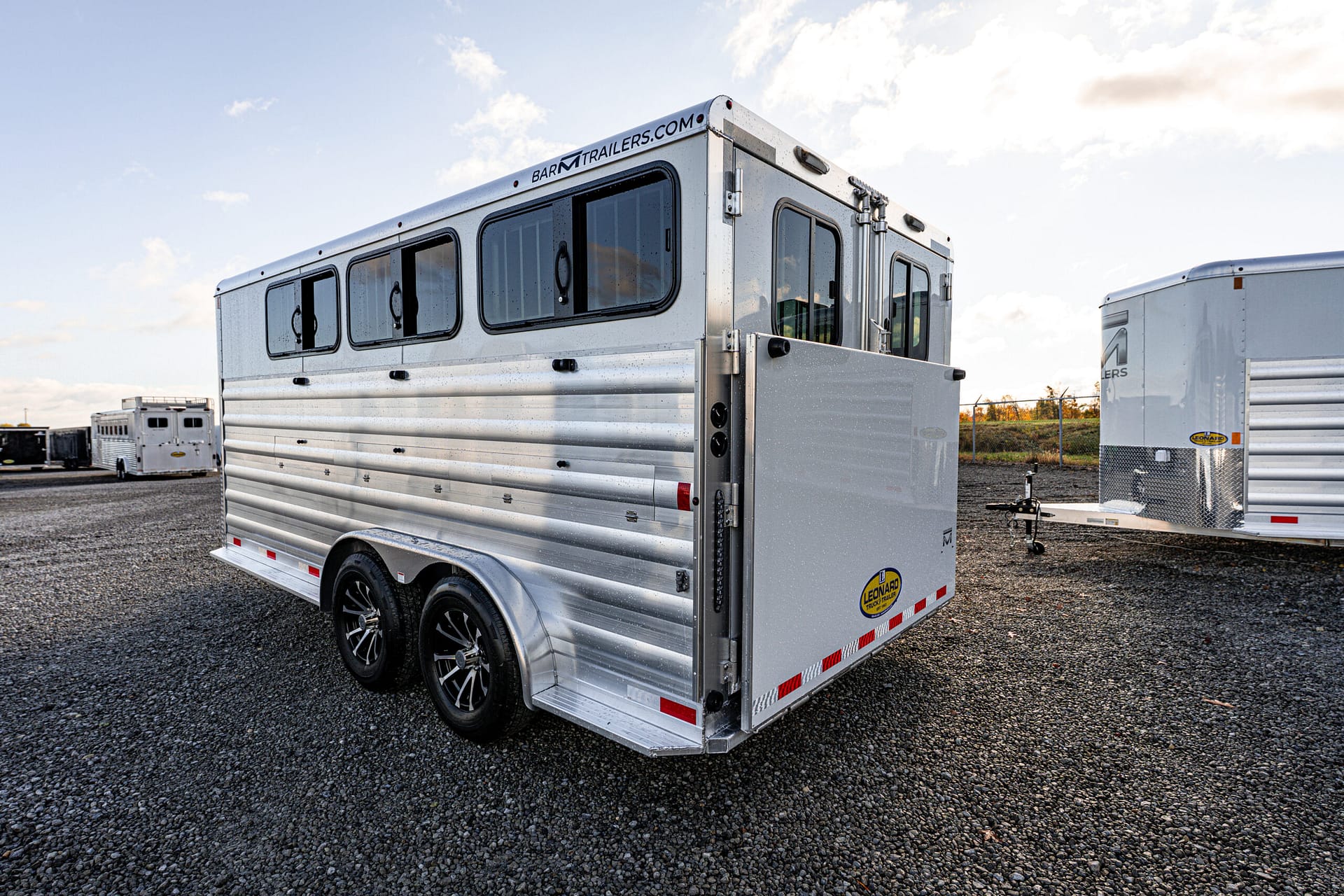 TURNPIKE LIVESTOCK TRAILER MAMMOTH ブリキ 2026 BAR-M EX6 Low Profile Livestock Trailer (SOLD) – Leonard
