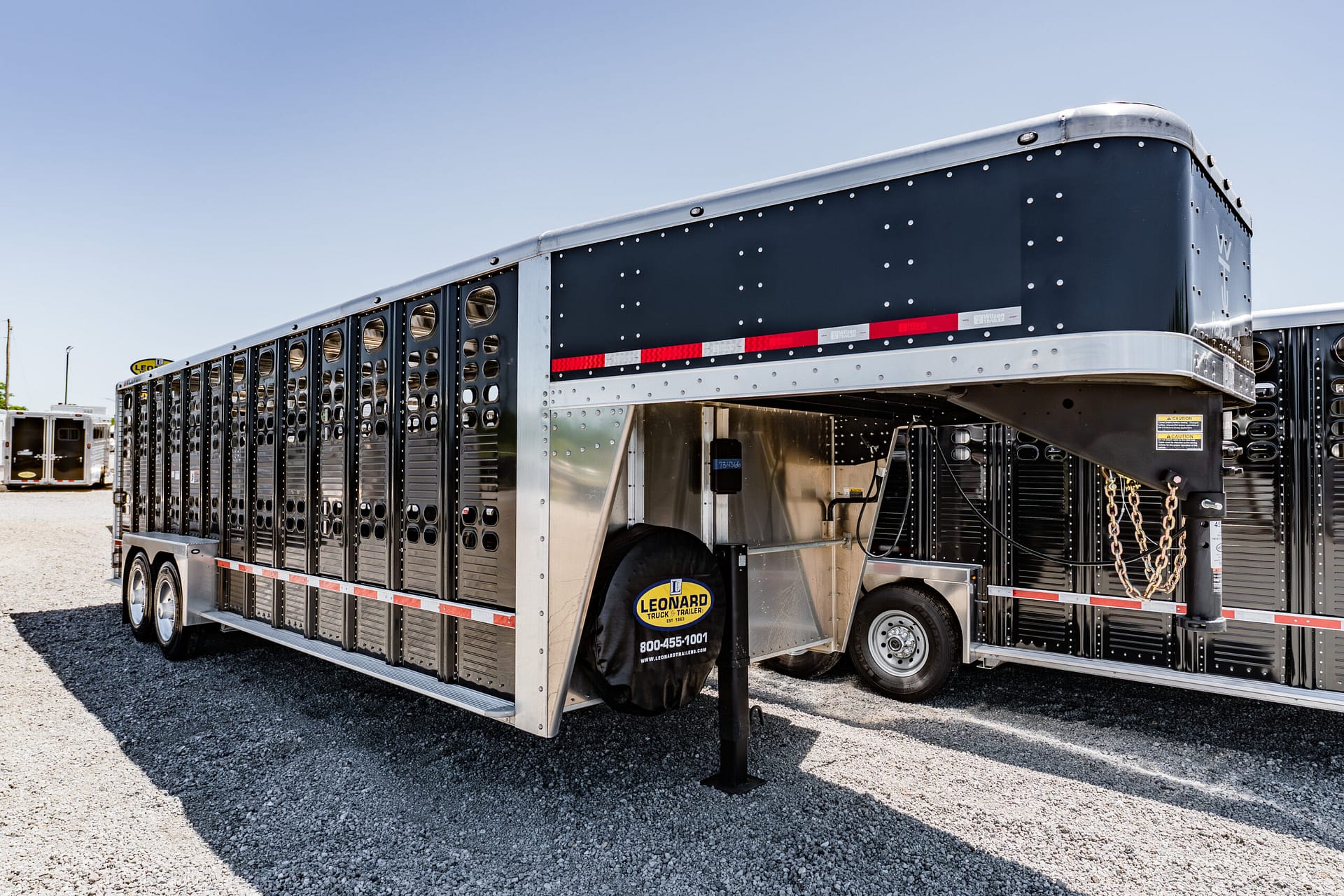 TURNPIKE LIVESTOCK TRAILER MAMMOTH ブリキ 2027 WILSON PSGN-5724 Livestock Trailer For Sale – Leonard Truck