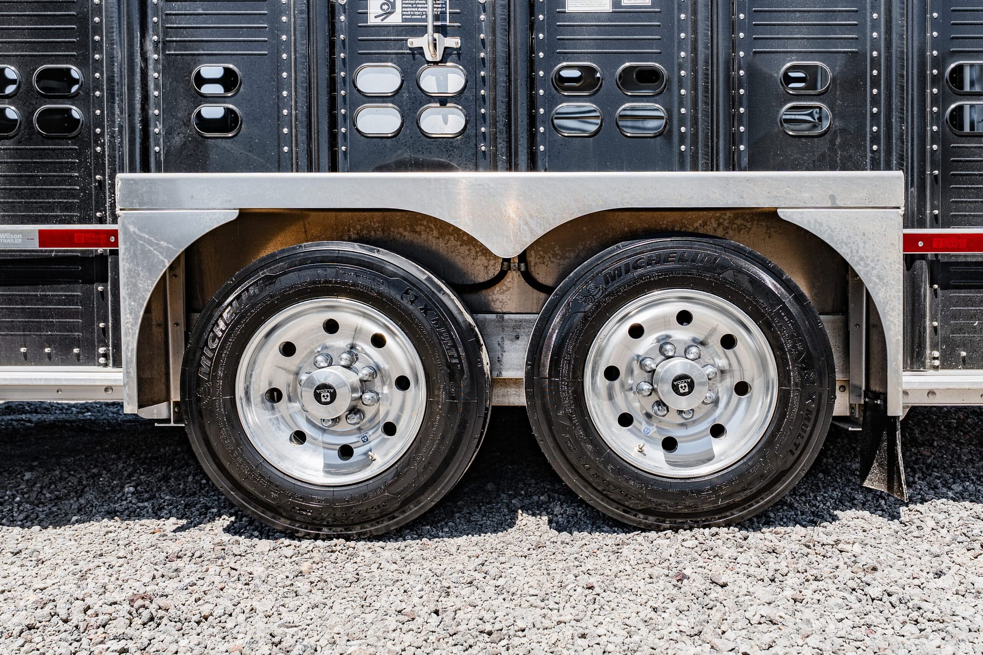 TURNPIKE LIVESTOCK TRAILER MAMMOTH ブリキ 2027 WILSON PSGN-5724 Livestock Trailer For Sale – Leonard Truck