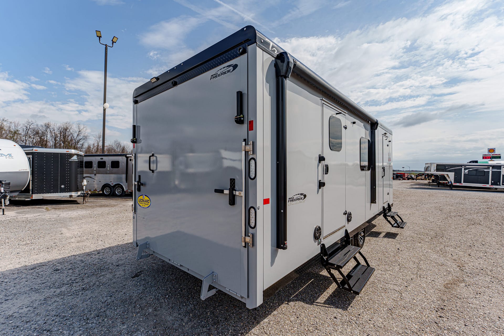 2027 TRAILS WEST FREERIDE BP 28′ Toy Hauler For Sale – Leonard