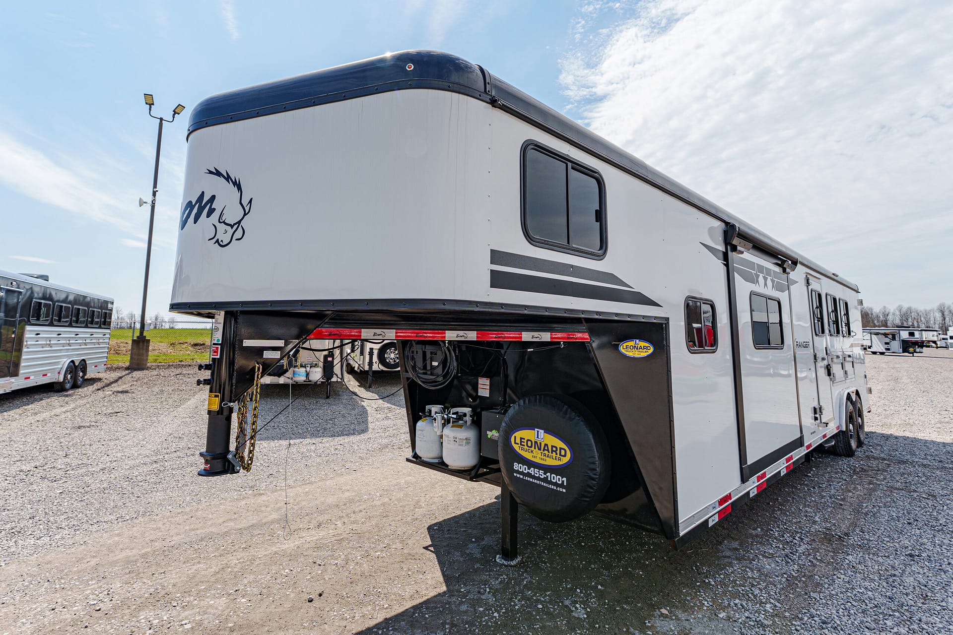 2026 BISON COACH RG8313BS Horse Trailer For Sale – Leonard Truck