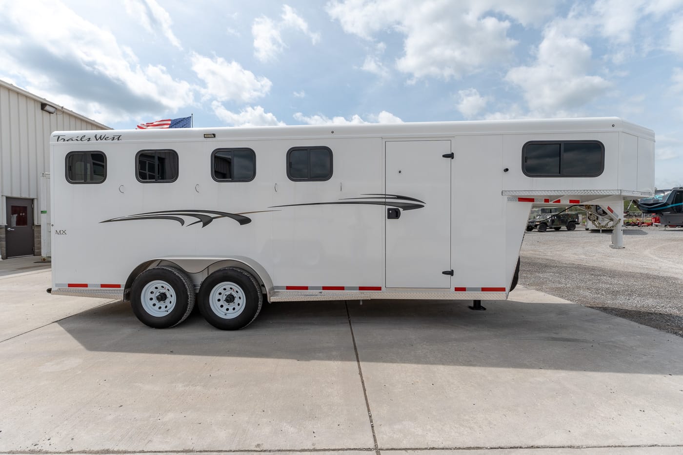 2026 TRAILS WEST AD40MXGN Horse Trailer For Sale – Leonard Truck