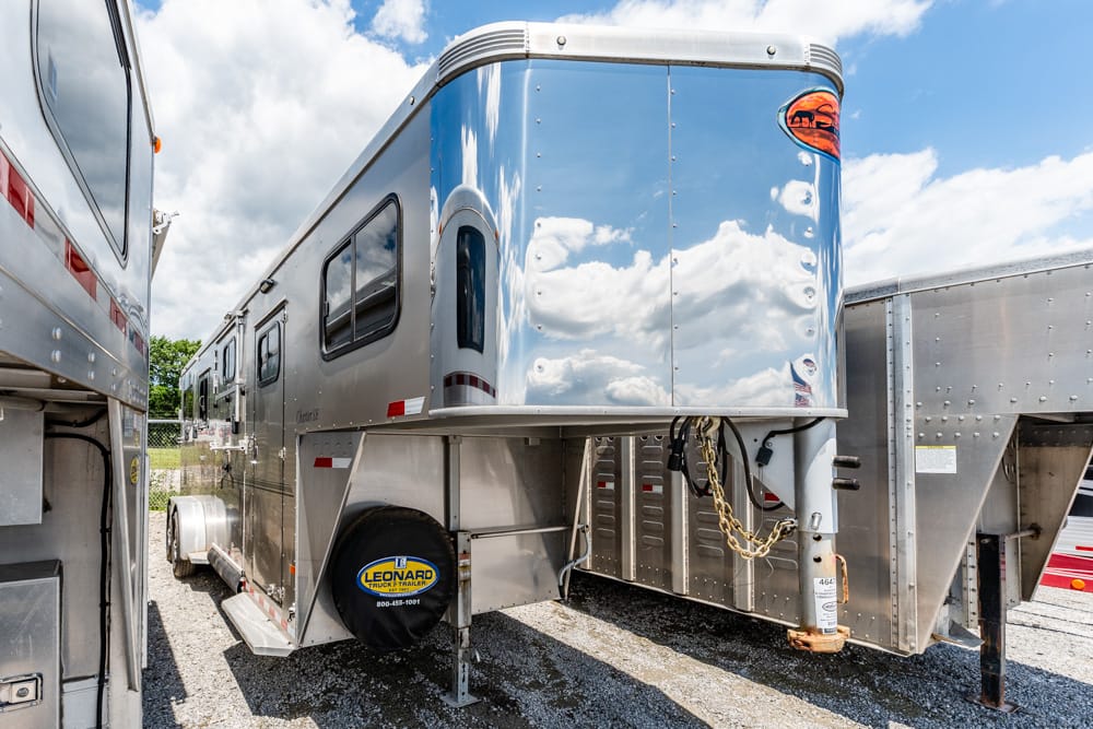 2017 SUNDOWNER 2H CHARTER GN SE 2+1 Horse Trailer For Sale