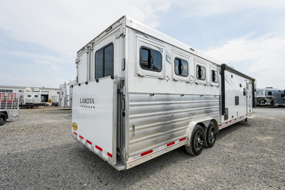 2023 LAKOTA photo 3