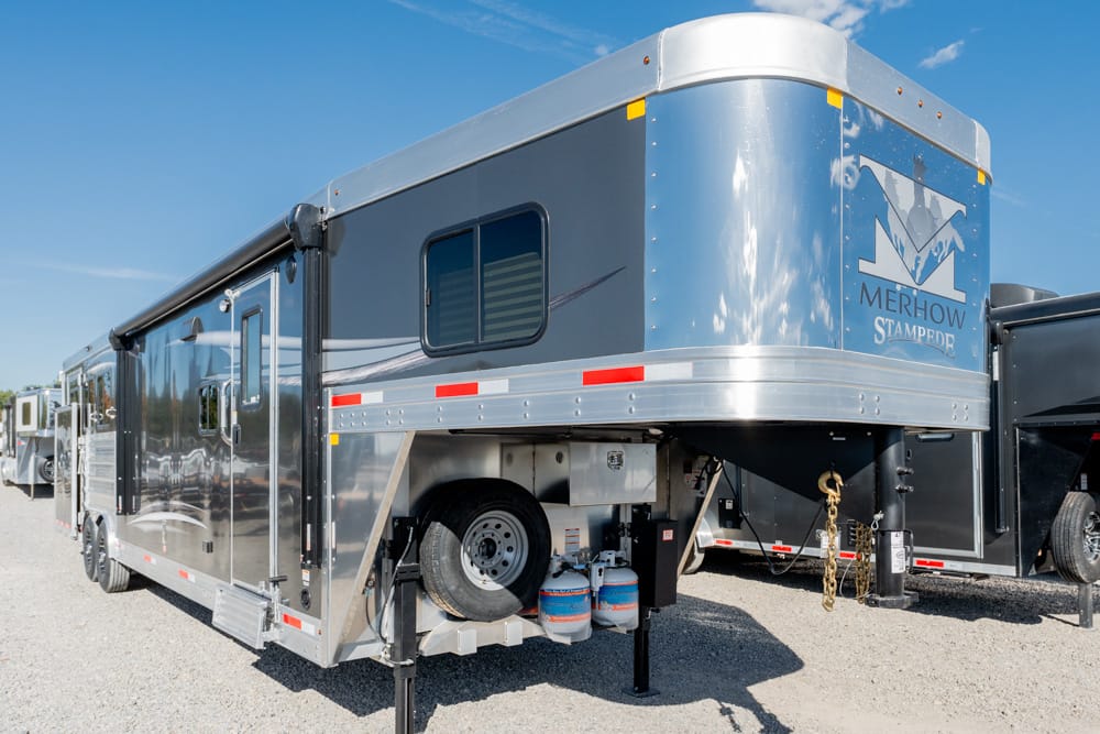 2027 MERHOW 8314-B RWS SIDE LOAD Horse Trailer For Sale